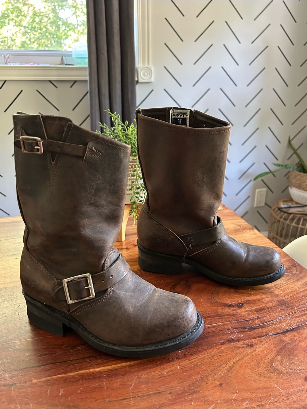 classic Frye Women's Engineer 12R boots western riding 6M